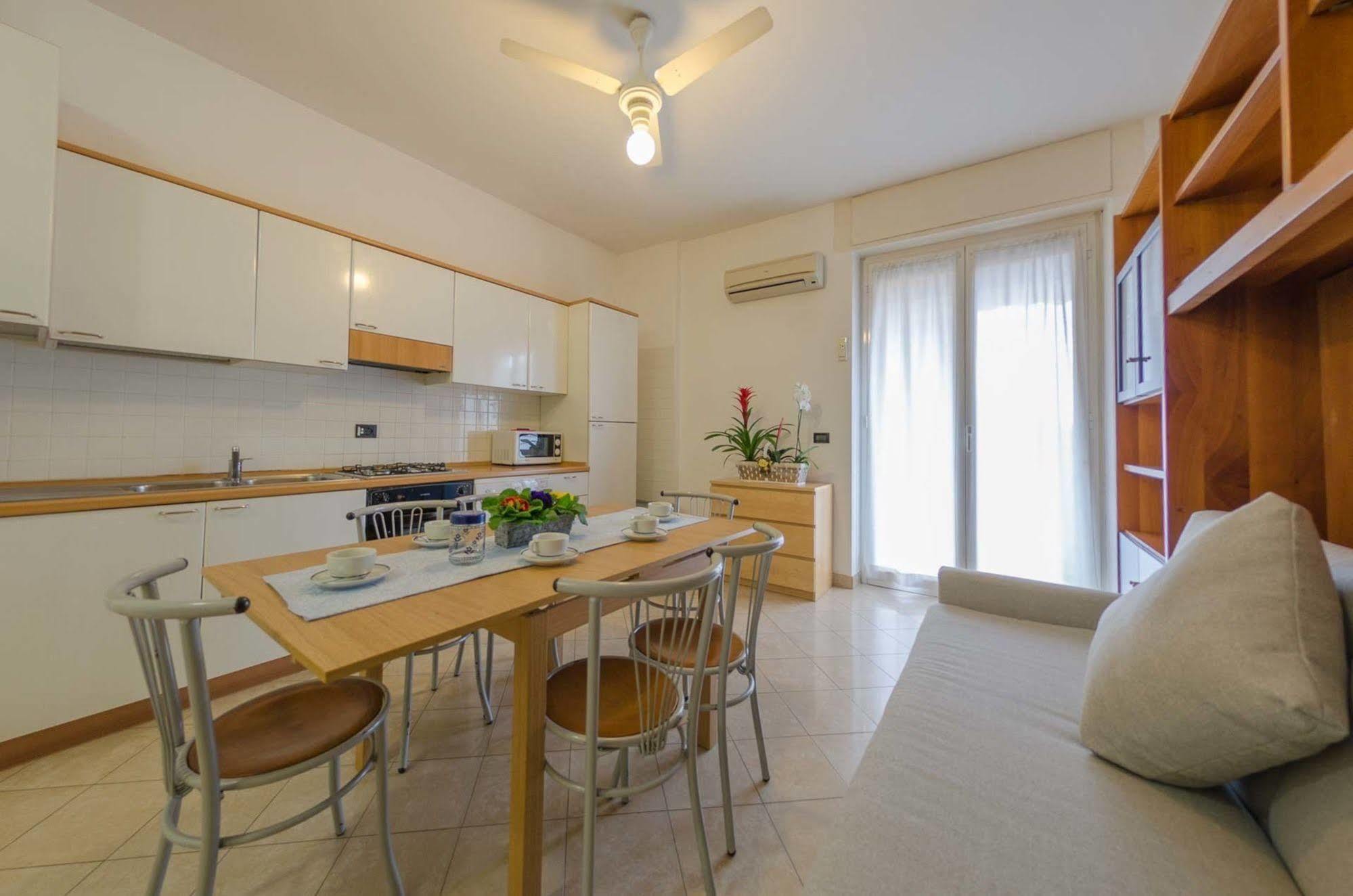 Апарт готель Residenza Adelaide Фінале-Лігуре Екстер'єр фото
